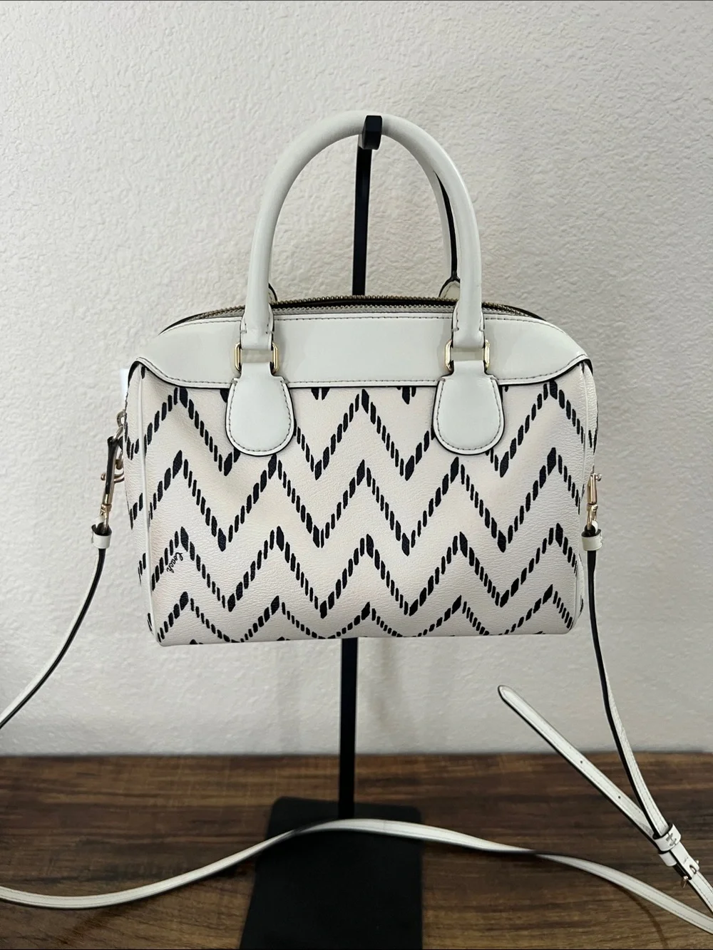 Coach White and Black Chevron Mini Bennett (F49055)